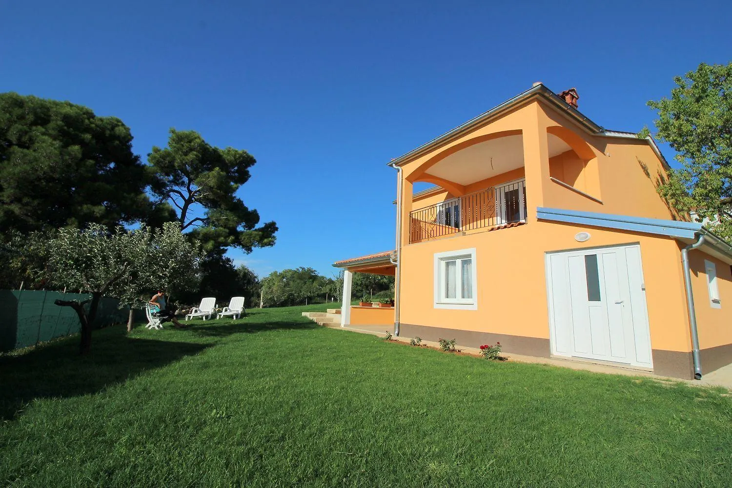 Charmantes Ferienhaus Mit Meerblick, 2 Fahrraeder, Grill, Privater Balkon, Waschmaschine Porec Casa vacanze